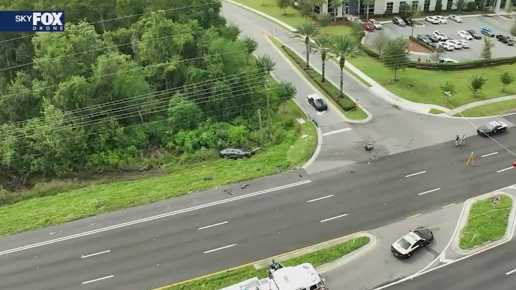 Man killed in 2-vehicle crash in Orlando